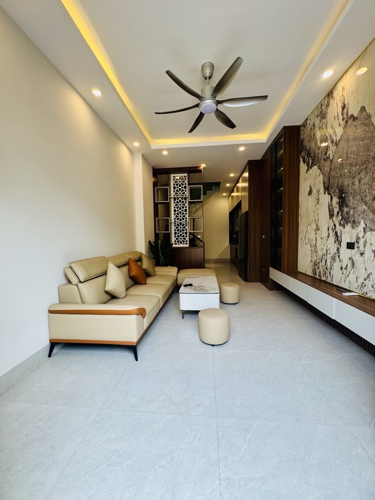 NHÀ ĐẸP BÁT KHỐI_ 35M_6,5 Tỷ. NGÕ THOÁNG.  2p ra siêu thị Aeonmall, gần cầu vĩnh tuy.   LH xem nhà: Nhàn: 0904290916